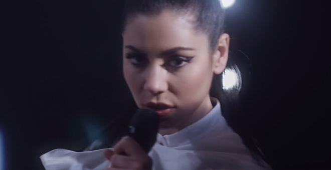 Assista “Forget”, novo clipe lindo da Marina and the Diamonds!