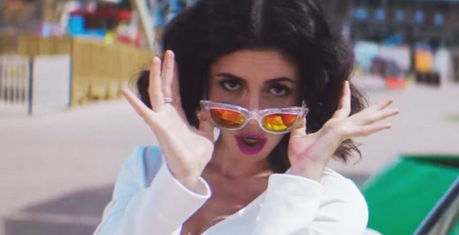 Chega de sofrer! Marina And The Diamonds lança clipe animado para a faixa “Blue”
