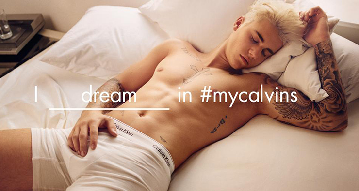 Justin Bieber exibindo corpo sarado em fotos da nova campanha da Calvin Klein