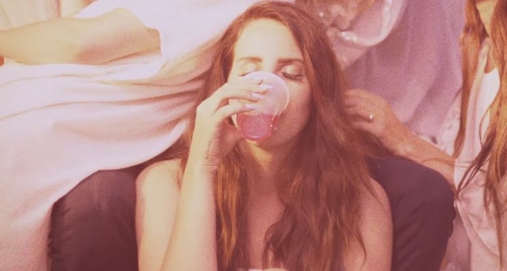 Lana Del Rey lança clipe de 10 minutos para a música “Freak”; assista
