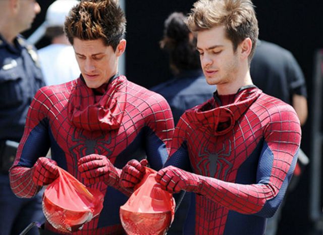 9-behind-the-scenes-images-of-actors-alongside-their-bad-ass-stunt-doubles-891920