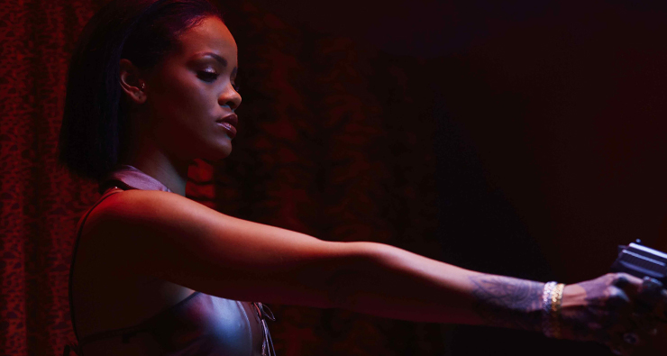 CUIDADO! Rihanna está perigosíssima no clipe de “Needed Me”
