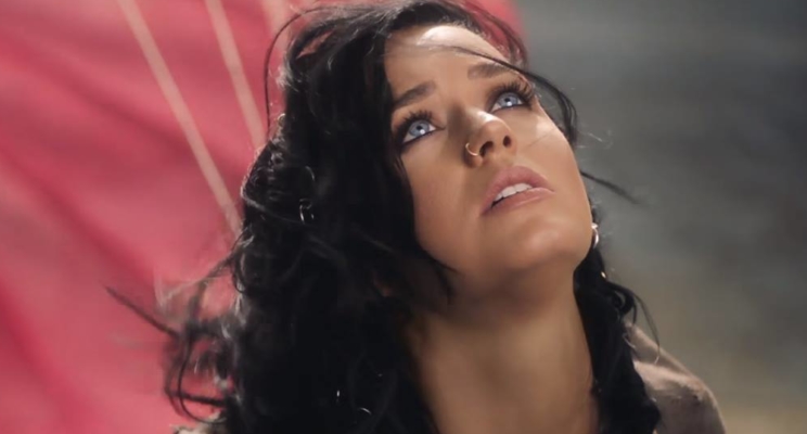 Katy Perry lança clipe motivacional para a faixa “Rise”; confira!