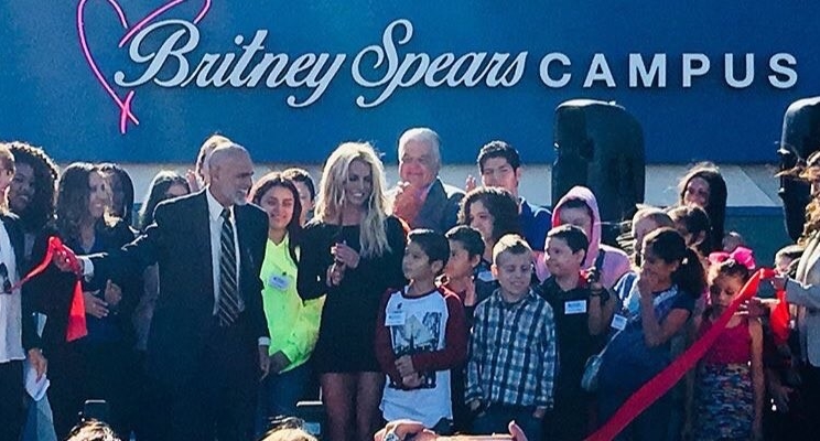 Britney Spears inaugura fundação que cuida de crianças com câncer nos Estados Unidos