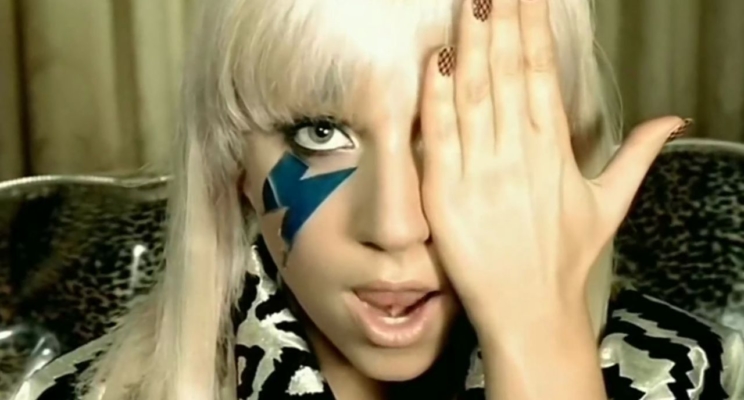 Há 10 anos, Lady Gaga chegava com seu single de estreia “Just Dance”